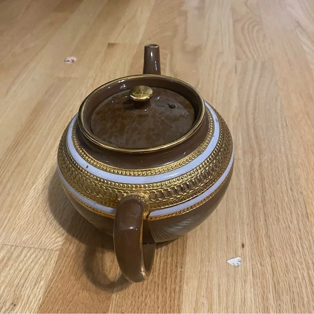 Vintage Sadler Queen of England Ceramic Tea Pot #2305 Brown with Gold